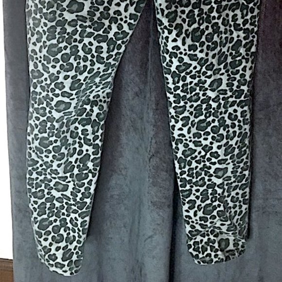 MADE AND LOVED LOFT MODERN SKINNY LEOPARD JEANS - Picture 6 of 6